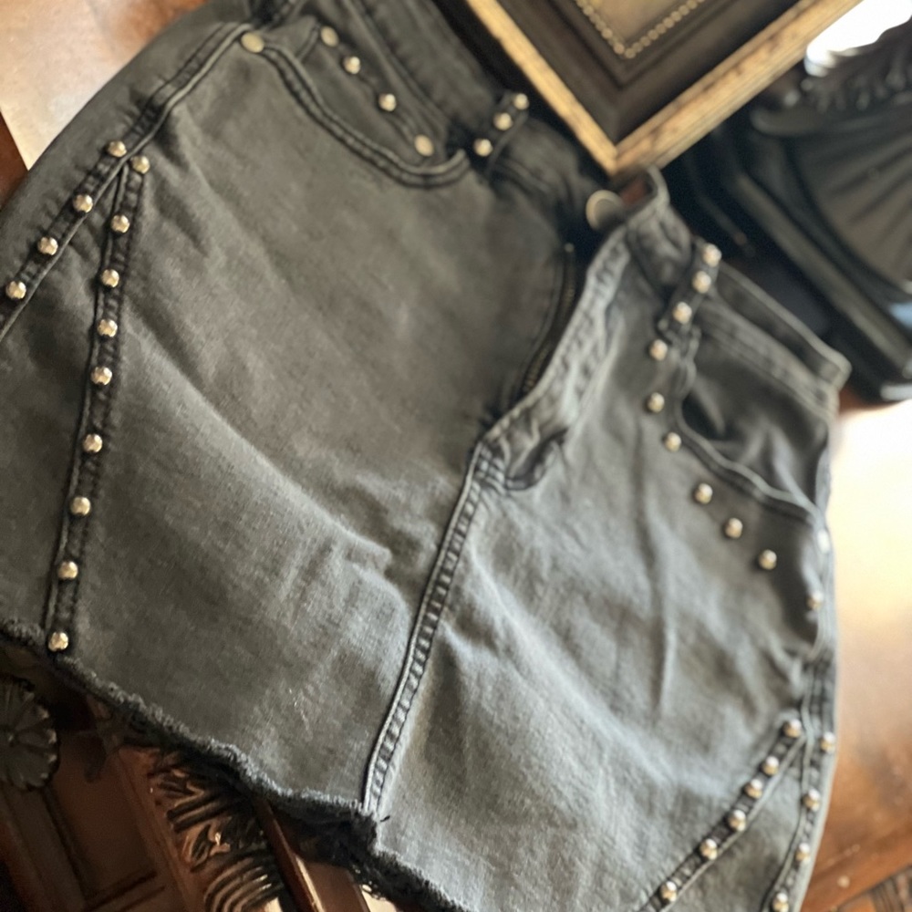 Trendy skirt!!